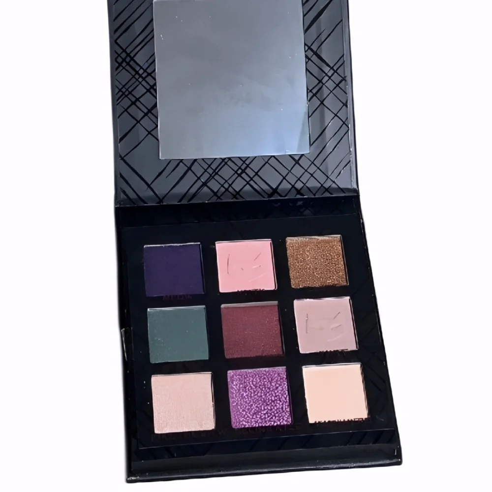 Catwoman Small Eyeshadow Palette, Revolution, 9 Shades, Mattes Shimmer, New Nwob